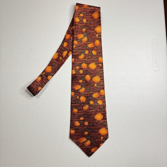 Pumpkin Silk Tie Hallmark Design Fall Thanksgiving Novelty Seasonal Concepts - Picture 2 of 6